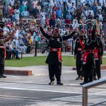 Gestes de défiance lors de la parade